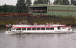 Das Hafenrundfahrtsschiff  Stadt Duisburg  auf einer Tour durch den Duisburger Hafen.