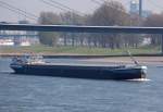 Talwärts fahrend hat die MS Enterprise geraden die Theodor-Heuss-Brücke in Düsseldorf unterquert und fährt in Richtung Kaiserswerth den Rhein hinunter...6.4.2012