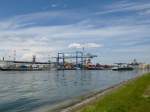 Ottmarsheim, Containerverladung am Rheinhafen, Mai 2013