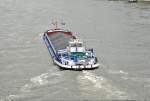 Frachter  Amicitia  mit Kohle beladen auf dem Rhein in Bonn - 29.07.2013