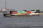 die mit Containern beladene  OliMar  Rhein abwärts bei Duisburg 13.8.2015