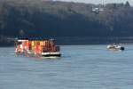 Container-Schubverband  Hollande  und rechts das GMS  Meggy  auf dem Rhein bei Remagen - 07.02.2015