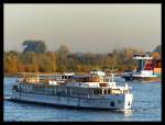 Kabinenschiff  Royal Crown  , Hh. Hamburg, ENI 07001647, im Herbst 2015 auf der Reise nach Holland.