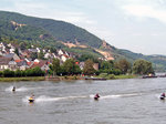 Jetskis auf dem Rhein vor Trechtingshausen und Burg Sooneck (20.