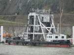 Der Taucherschacht  Kaiman  liegt am 27.03.2008 im Hafen von St. Goar.