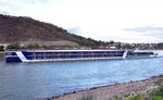 KFGS-AMAVERDE  Flusskreuzfahrtschiff  im Begriff gerade anzulegen auf dem Rhein bei Andernach am 06.10.16. Baujahr: 2011, L x B 135 / 11,40, Passagiere:162, Heimathafen: Basel.