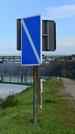 Verbot und Gebot Ende, am Rhein bei Burkheim, 