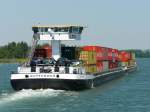 Der Koppelverband  Eiger  (Europa-Nummer 2324957) aus Rotterdam mit einer Ladung Container zu Tal in Breisach, am 10.05.2008.