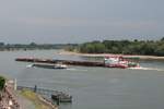 Schöner Grössenvergleich am 06.07.2017 auf dem Rhein bei Rees.