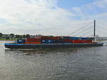 Gütermotorschiff  Stolzeneck  mit einer Ladung Container auf dem Rhein bei Düsseldorf am 27. Juli 2017 in Höhe der Oberkasseler Brücke.
