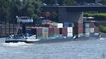 Der mit Containern beladene Schubverband  Quinto  (02324438) und  Nomadisch-II  (02331833) auf dem Rhein.