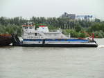 Das Schubschiff Herkules VI, hier schon in den Farben und der Beflaggung der Imperial Reederei. Das Fote wurde am 16.6.2012 vor der Rheinbrücke in Wesel aufgenommen.