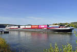 GMS  BOLERO  (NL 02325839) mit Containern auf dem Rhein in Remagen - 13.10.2019
