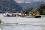 die mit Containern beladene  ALORBA II und ALORBA  Rhein abwärts bei Kaub 4.7.2020