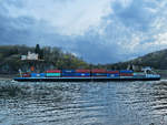 Das Containerschiff FREIENSTEIN (ENI:02333677) ist auf dem Rhein unterwegs.