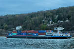 Das Containerschiff FREIENSTEIN (ENI:02333677) ist auf dem Rhein unterwegs. (Unkel, April 2021)