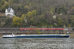 Das Tankmotorschiff NESSELANDE (ENI: 2316766) ist hier Anfang April 2021 auf dem Rhein bei Unkel zu sehen.