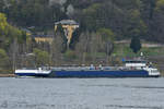 Im Bild das Tankmotorschiff MACAN (ENI: 02326056), welches hier Anfang April 2021 auf dem Rhein unterwegs ist.