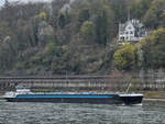 Das Tankmotorschiff VECTURA (ENI: 02328705) Anfang April 2021 auf dem Rhein Rhein bei Unkel.