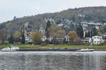 Im Bild das Gütermotorschiff ADRIAAN-J (ENI: 02322824), welches hier Anfang April 2021 auf dem Rhein Remagen passiert.