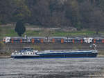 Das Tankmotorschiff NESSELANDE (ENI: 2316766) ist hier Anfang April 2021 auf dem Rhein bei Unkel zu sehen.
