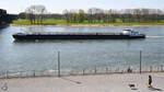 Das Tankmotorschiff RP BASEL (ENI: 02337083) war Mitte April 2021 auf dem Rhein bei Duisburg unterwegs.