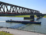 Im Bild das Gütermotorschiff ANNA (ENI: 02319270), welches Mitte April 2021 auf dem Rhein unterwegs war.