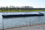 Mitte April 2021 war auf dem Rhein bei Duisburg das Gütermotorschiff SINCERO (ENI: 02315216) zu sehen.