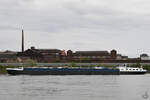 Im Bild das Tankmotorschiff CADANZ (ENI: 02325283), welches Anfang Mai 2021 auf dem Rhein bei Duisburg unterwegs war.