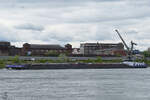 Anfang Mai 2021 war auf dem Rhein bei Duisburg das Tankmotorschiff VLOEDLJIN (ENI: 04033050) zu sehen.