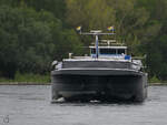 Das Gütermotorschiff FENNY I (ENI: 02326484) war Anfang Mai 2021 auf dem Rhein bei Duisburg zu sehen.