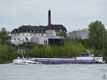 Im Bild das Gütermotorschiff KIYA (ENI: 06002111). (Duisburg, Mai 2021)