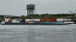 Ein mit Containern beladener Koppelverband bestehend aus ARCTIC (ENI: 02328895) und CIRCLE (ENI: 02325274) fährt rheinaufwärts. (Duisburg, April 2021)