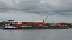 Ein mit Containern beladener Koppelverband bestehend aus ESPERANTO (ENI: 02324539) und ESPERANTWO (ENI: 02318489) fährt rheinabwärts. (Duisburg, April 2021)
