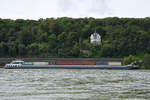 Das mit Containern beladene Gütermotorschiff SUSTENTO (ENI: 02332260) war Anfang August 2021 auf dem Rhein bei Remagen zu sehen.
