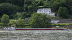 Anfang August 2021 war auf dem Rhein bei Remagen das Gütermotorschiff FRITSKE (ENI: 02315195) zu sehen.