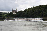 Das Fahrgastschiff ESMERALDA (ENI: 02315764) war Anfang August 2021 auf dem Rhein bei Remagen unterwegs.
