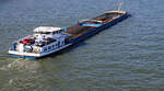 GMS Love Boat (06004180) ist am 09.03.2022 auf dem Rhein talwärts unterwegs, die geladenen Stahlträger sind wohl schwer genug, dass der Laderaum bei weitem nicht ausgenutzt werden kann