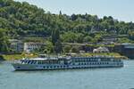 Flusskreuzfahrtschiff Dutch Melody, L 110m; B 11,4m; Heimathafen Maasbracht(NL); bittet 140 Passagieren Platz, zu Tal auf dem Rhein bei Koblenz. 06.2022