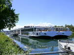 KFGS Viking  Hervor  und  Alruna , Bugansicht, am Anleger in Breisach am Rhein,  Heimathafen ist Basel/Schweiz, Juni 2022
