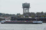 Das Tankmotorschiff MALTA (EIN: 02335400) ist auf dem Rhein unterwegs.