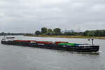Das mit Containern beladene Gütermotorschiff ONDERNEMING IV (EIN: 02335203) auf dem Rhein, so gesehen Ende August 2022 in Duisburg.