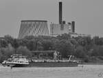 Das Tankmotorschiff RP ROTTERDAM (ENI: 02335937) Ende August 2022 auf dem Rhein bei Duisburg.