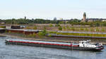 Das Gütermotorschiff INVONTES (ENI: 02329010) erreicht den Rheinpark in Duisburg. (August 2022)