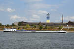 Das Gütermotorschiff PRINCESS (ENI: 02325046) befährt den Rhein, so gesehen Ende August 2022 in Duisburg.
