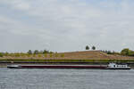 Das Gütermotorschiff PANTA RHEI (ENI: 02325915) war im August 2022 auf dem Rhein bei Duisburg unterwegs.