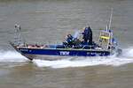Mehrzweckarbeitsboot (MzAB) des Technischen Hilfswerkes, Ortsverband Bad Honnef, mit Kennung 88600 auf dem Rhein bei Königswinter am 14.05.2023.