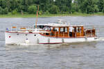 MS Tadorna auf dem Rhein bei Köln-Mülheim am 30.05.2024