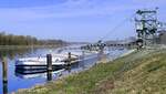 GMS La Camargue, wird an der Kiesverladeanlage am Rhein bei Wyhl beladen, L=105m, Tonnage 2930t, 1070 PS, Baujahr 1973, gemeldet in Stolwijk/NL, März 2025