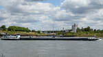 Im Bild das Gütermotorschiff HAN-MAX (ENI: 03110605), welches Ende Mai 2025 auf dem Rhein bei Duisburg unterwegs war.